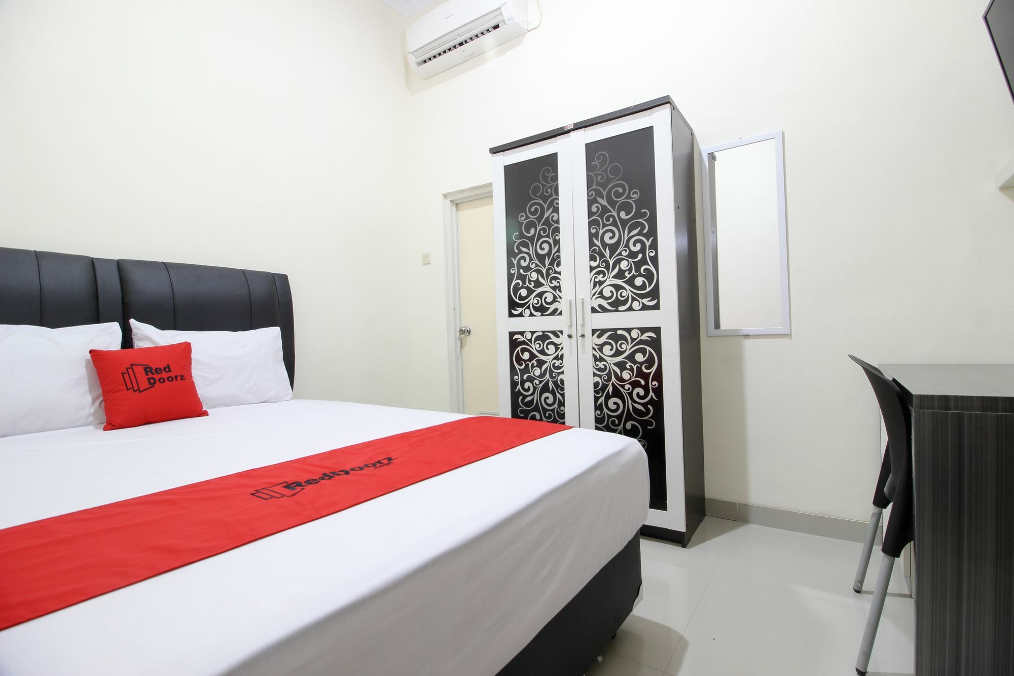 Reddoorz Plus Near Stie Ykpn 2 Maguwo Bagian luar foto